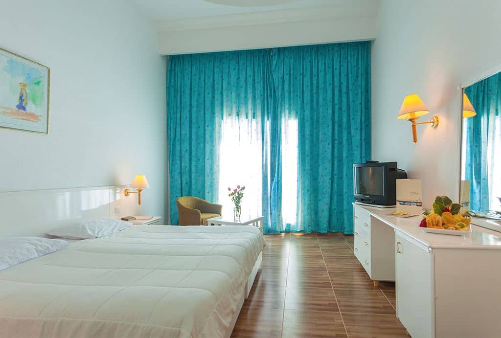 rooms-standard-mainbuilding-with-balcony-or-terrace