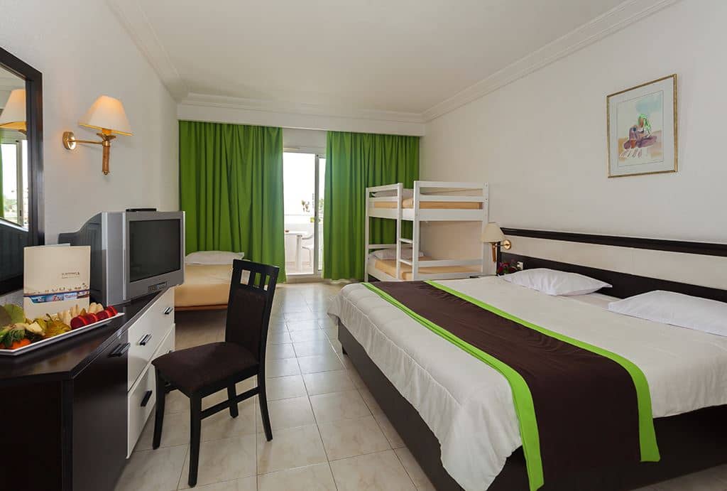 rooms-standard-mainbuilding-with-balcony-or-terrace