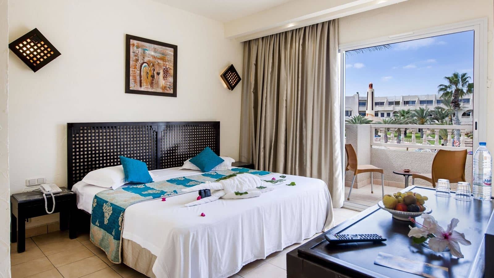rooms-double-standard-room-pool-view