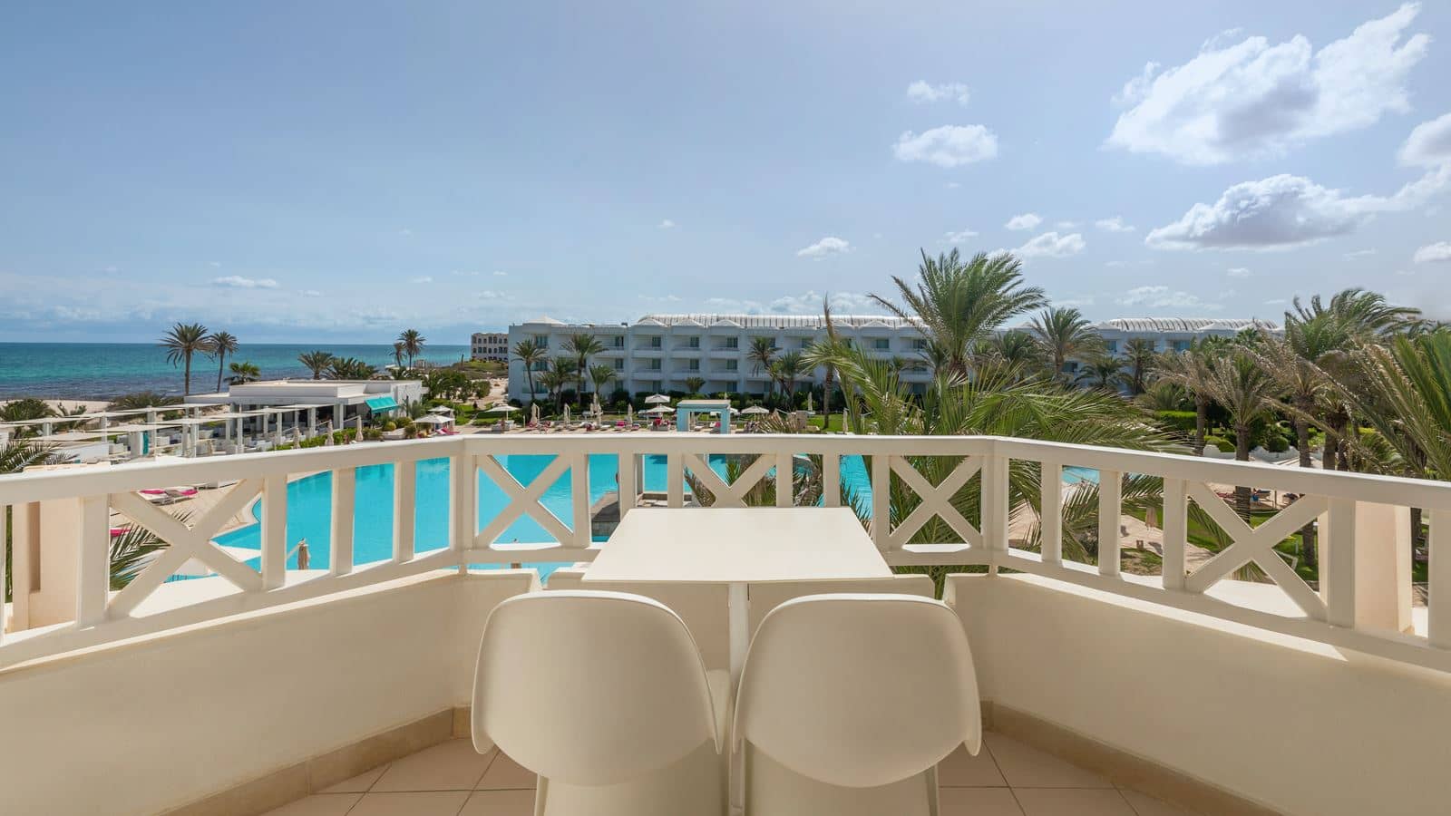 rooms-premium-room-lateral-sea-view-balcony