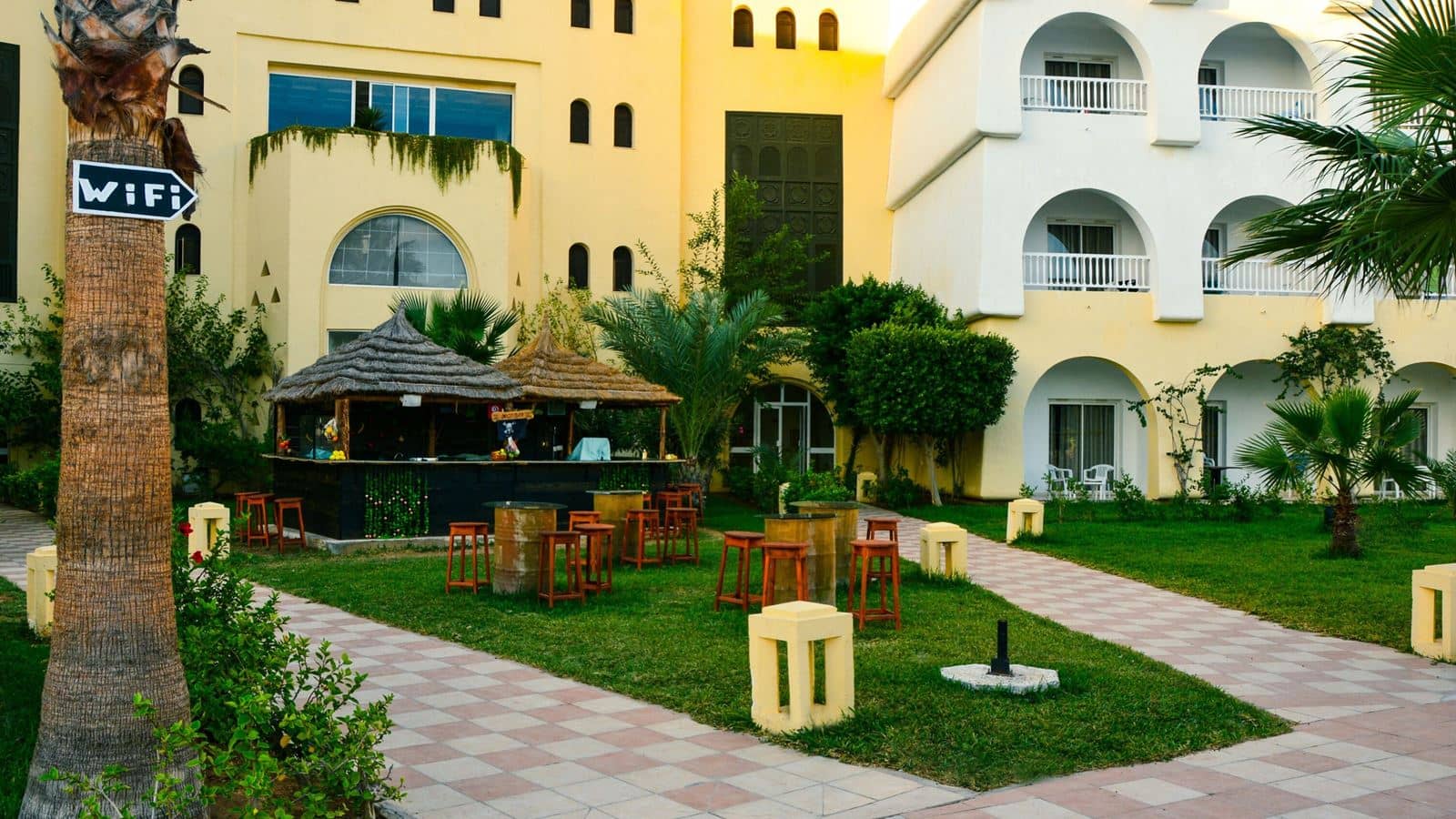 bars-cafe-maure