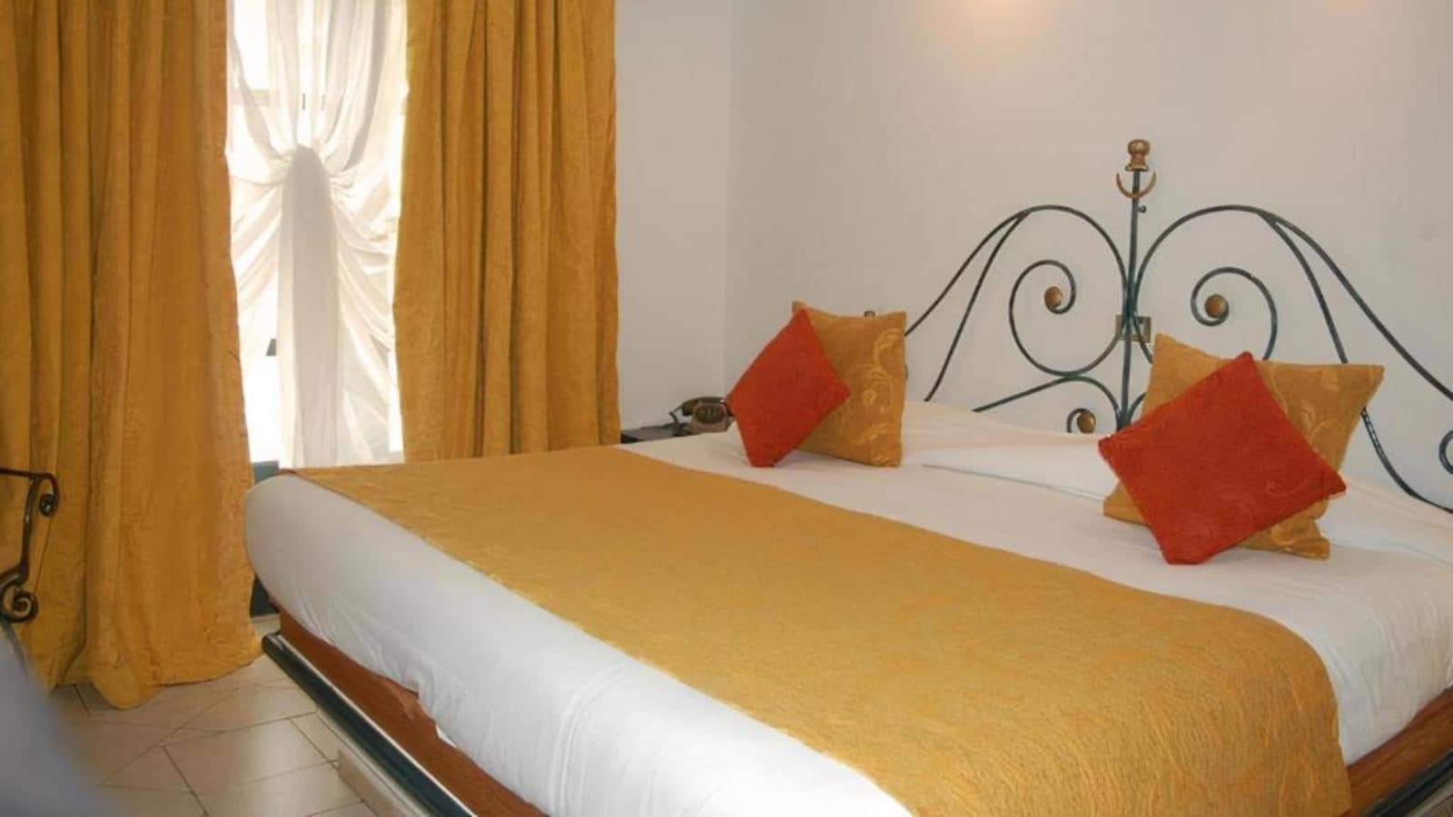 rooms-room-standard-single-with-balcony-or-terrace