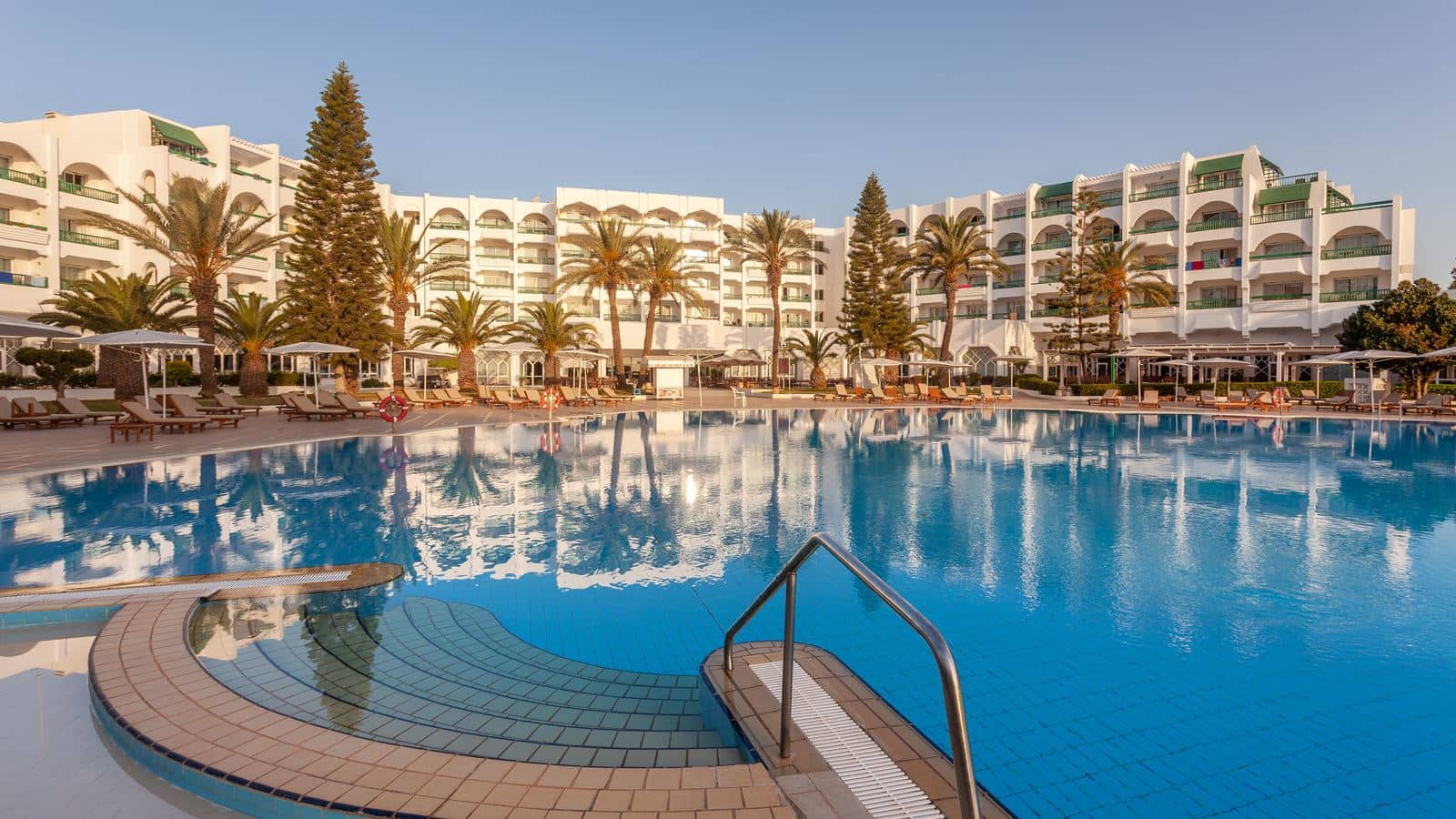 pools-outdoor-pool