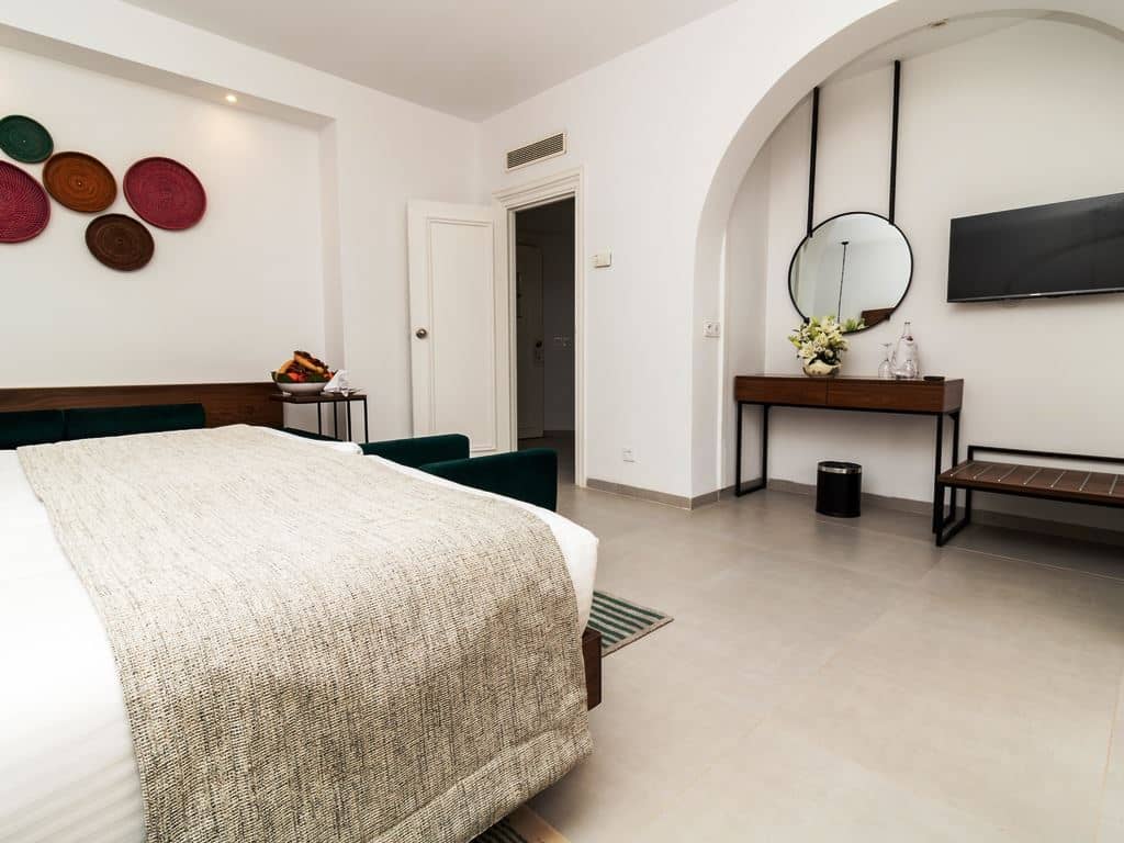 rooms-superior-room