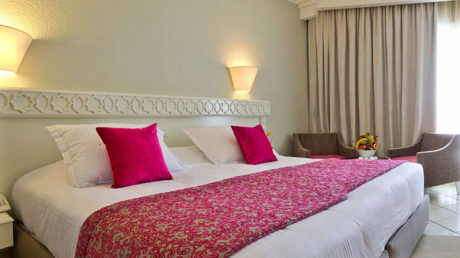 rooms-coral-room