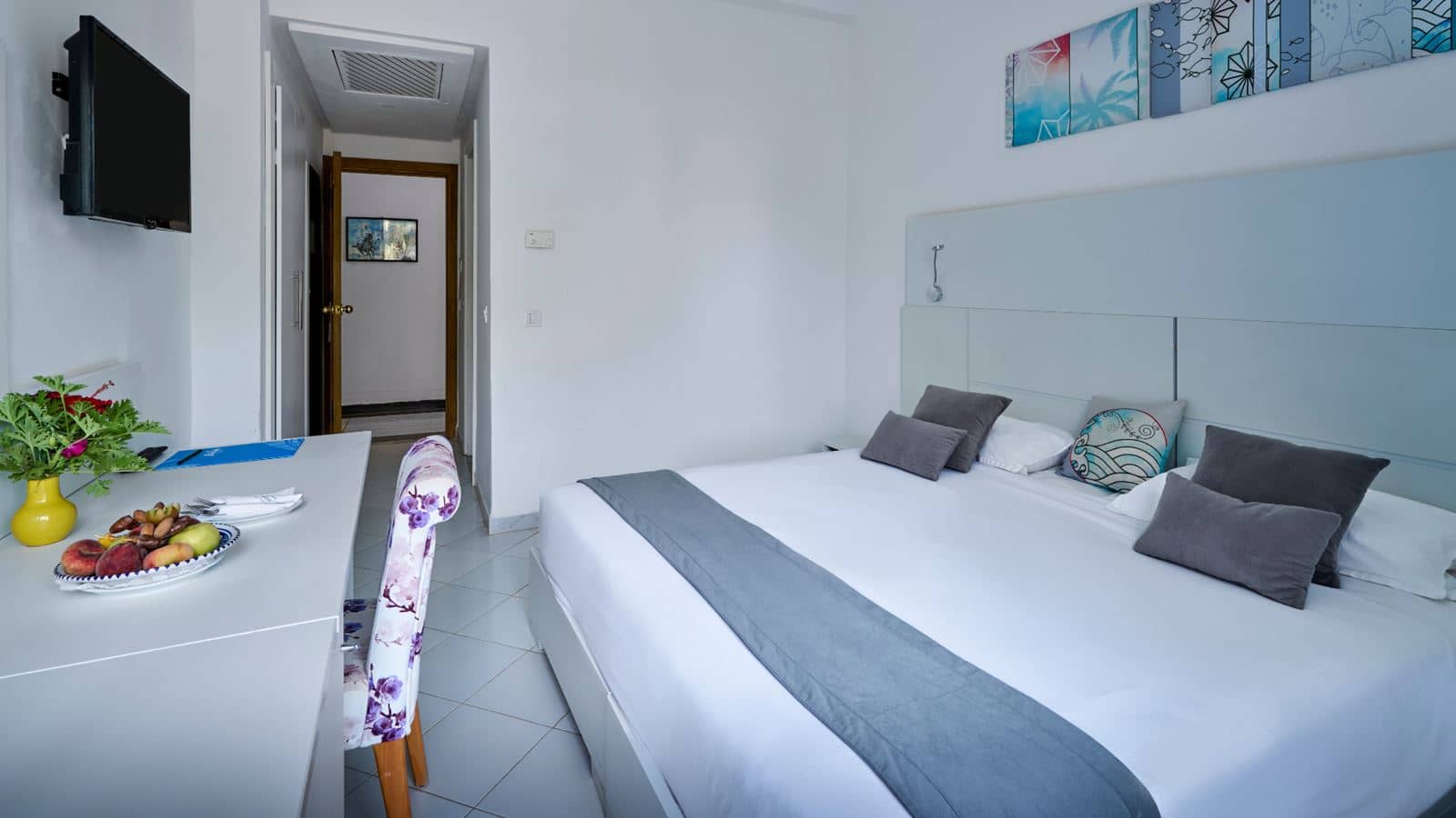 rooms-room-singleuse-sideseaview