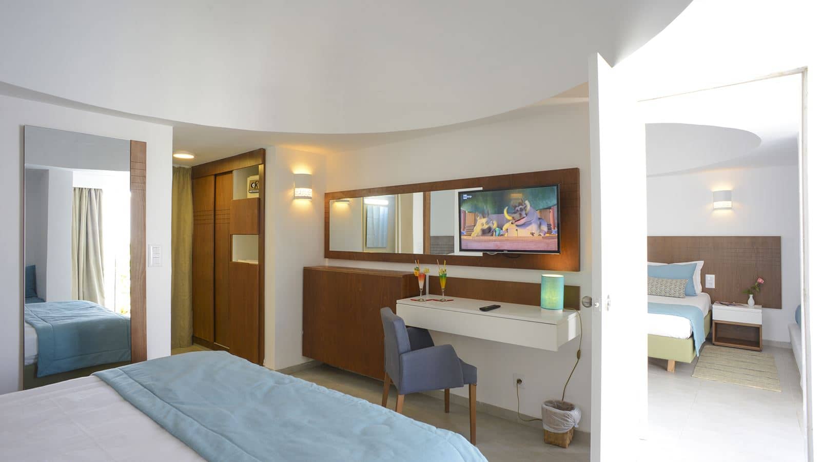 rooms-connecting-room