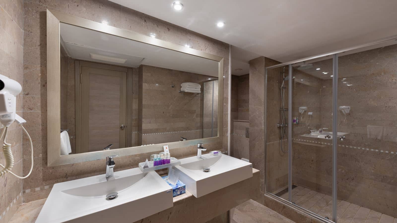 rooms-senior-prestige-suite