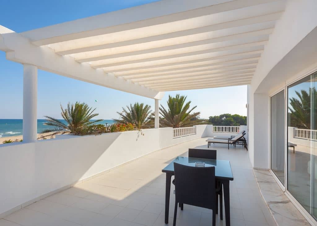 rooms-junior-suite-seaside--pool-view