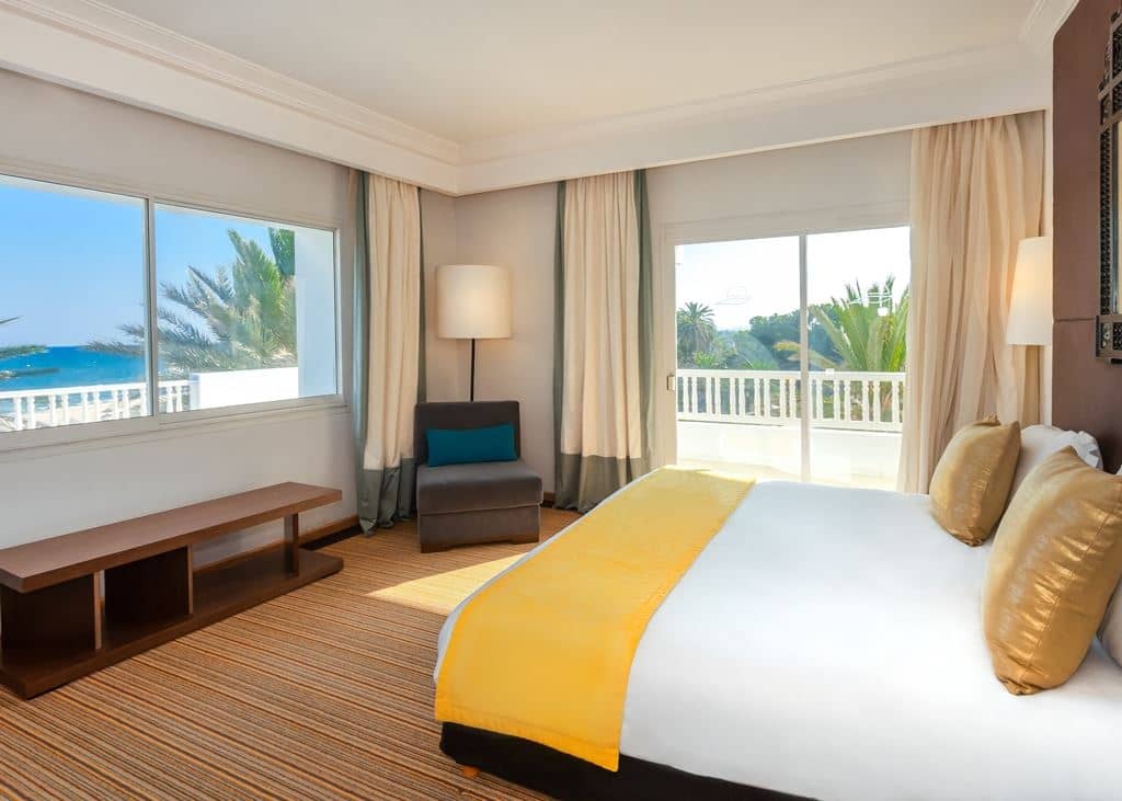 rooms-junior-suite-seaside--pool-view