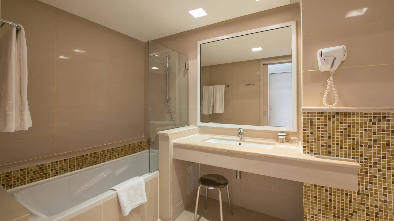 rooms-room-basic-double