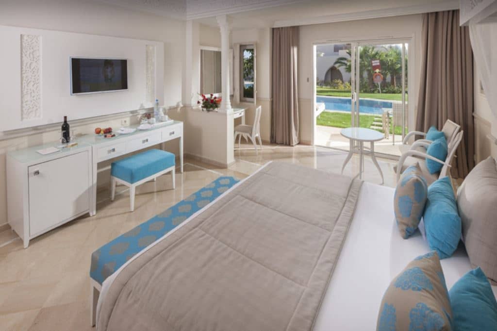 rooms-swimup-room