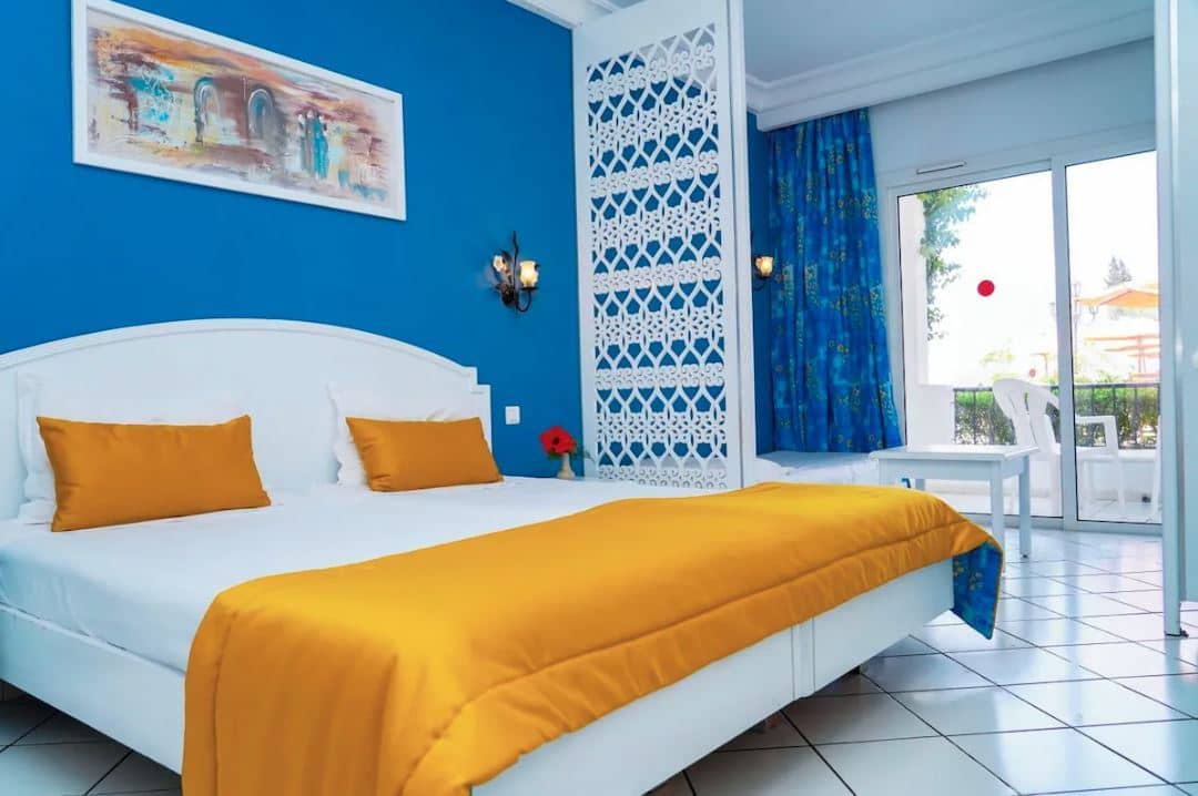 rooms-coral-room