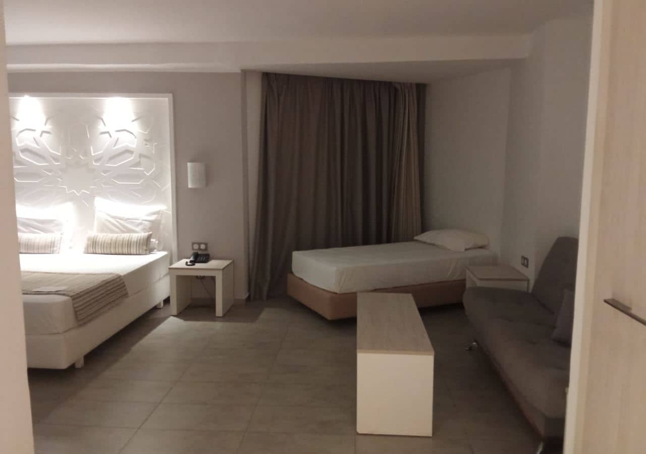 rooms-superior-family-side-sea-view