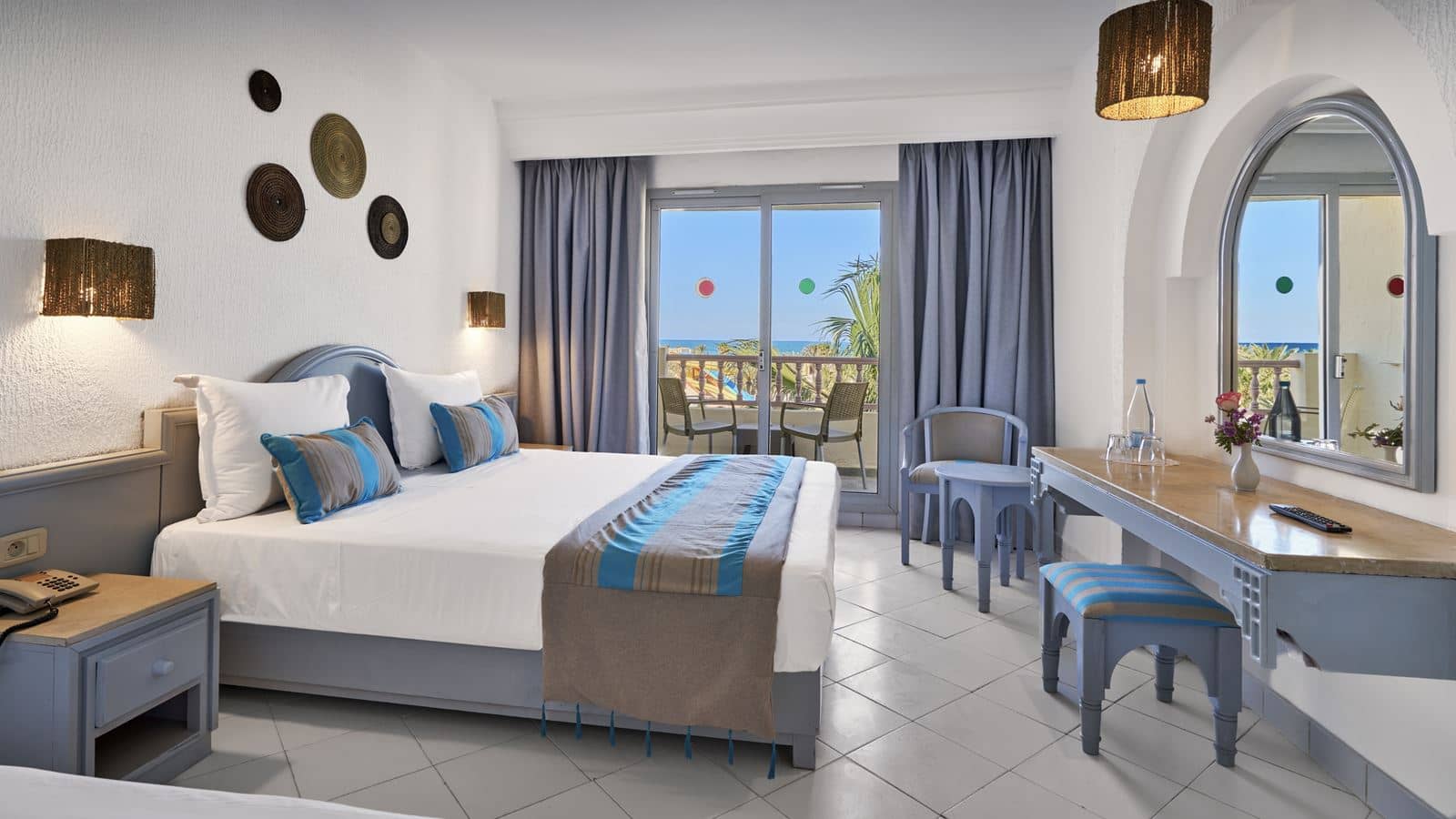 rooms-double-standard-room-pool-view