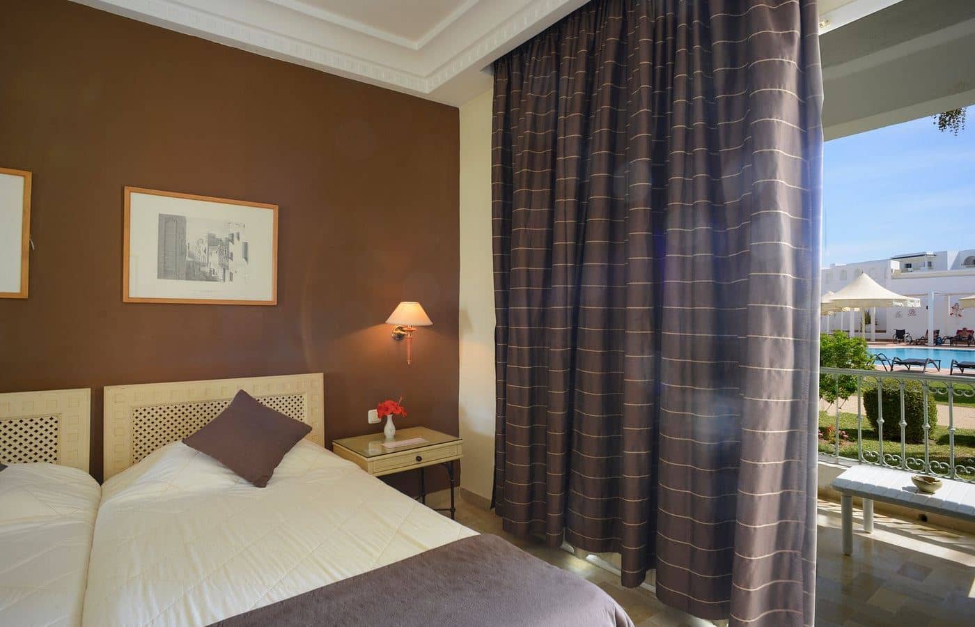 rooms-room-single-pool-view