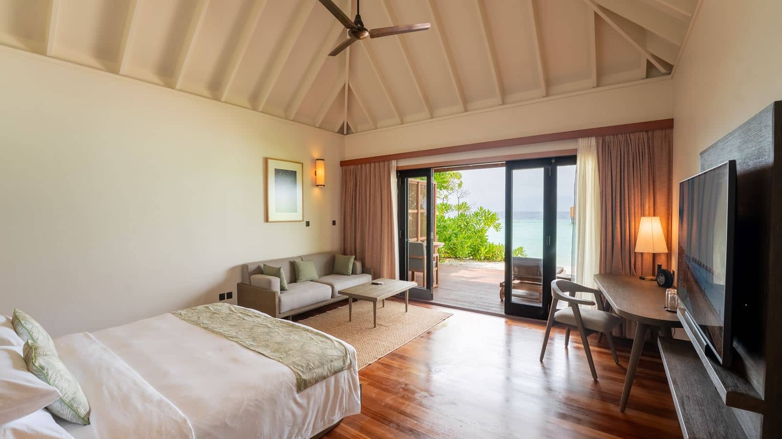 rooms-sunset-jacuzzi-beach-villa