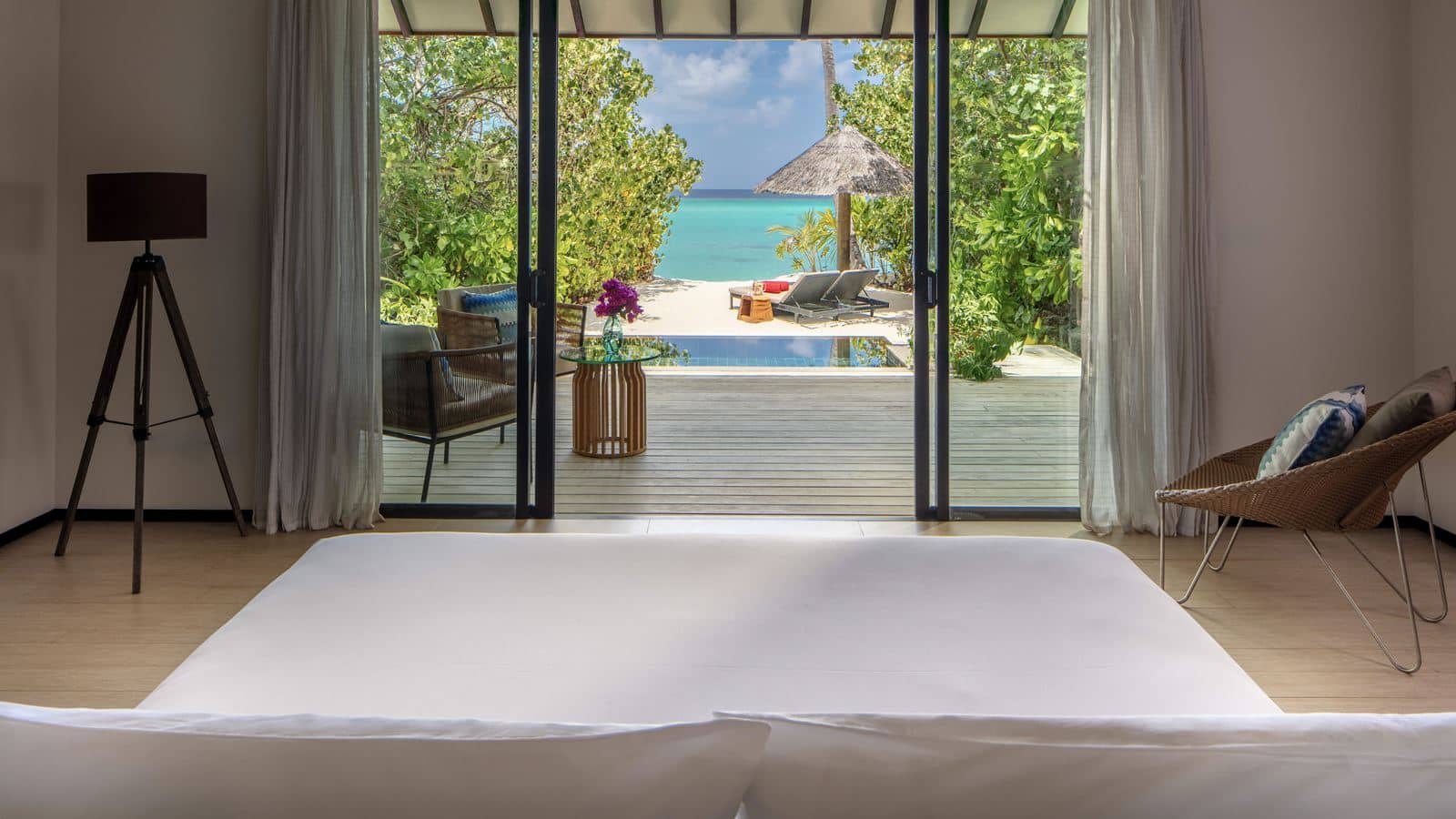 rooms-sunrise-beach-pool-villa