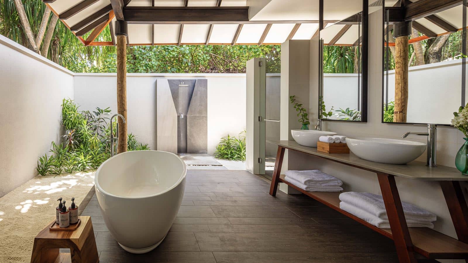 rooms-sunrise-beach-pool-villa