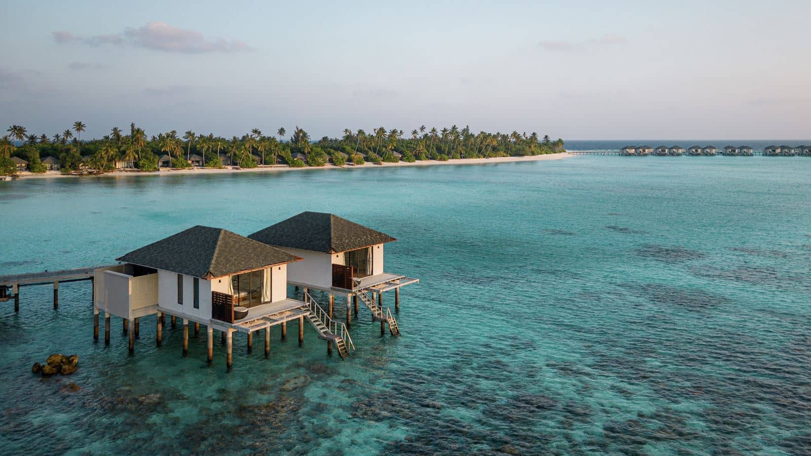 rooms-overwater-pool-suite