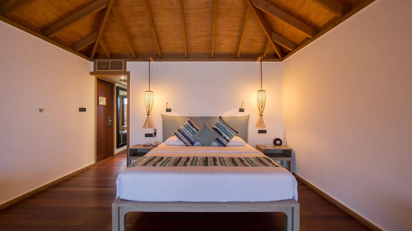 rooms-romantic-ocean-villa