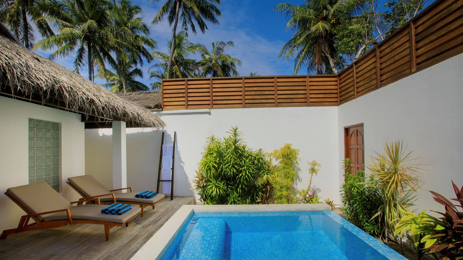 rooms-deluxe-villa-with-pool