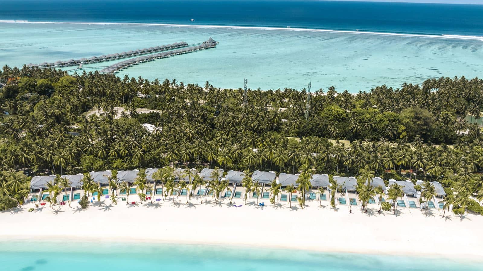 rooms-lagoon-beach-pool-villa