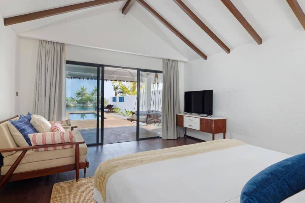 rooms-ocean-beach-pool-villa