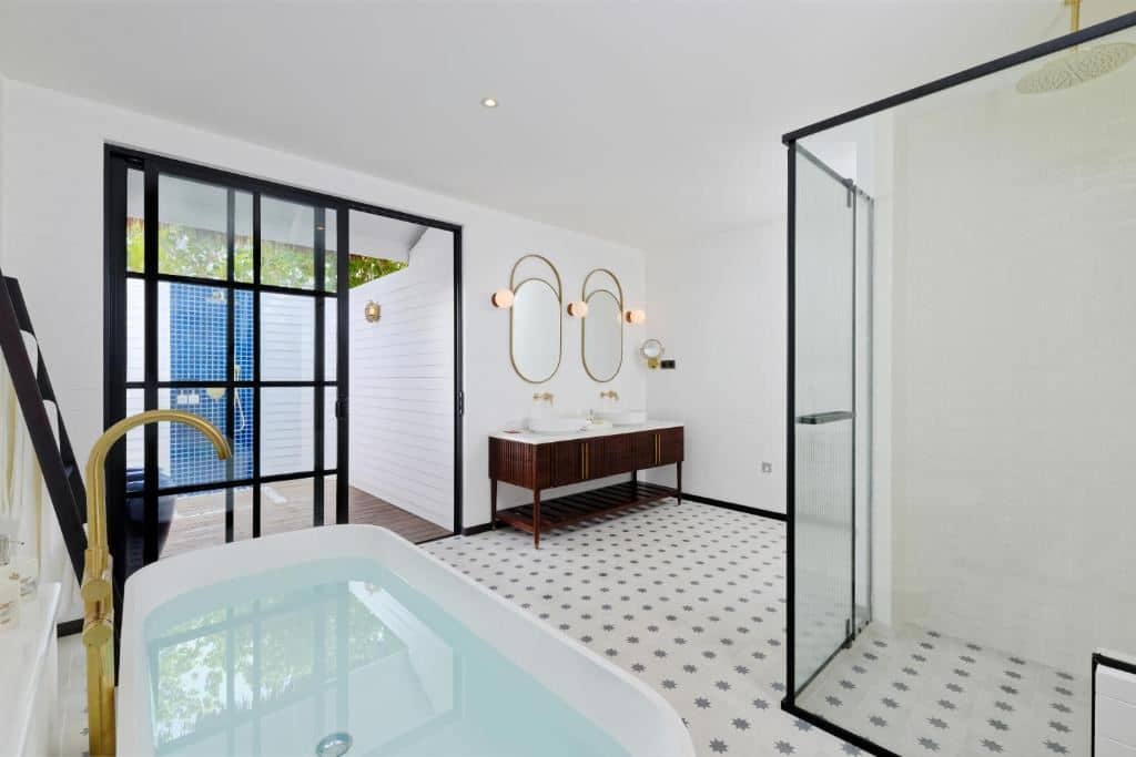rooms-ocean-beach-pool-villa
