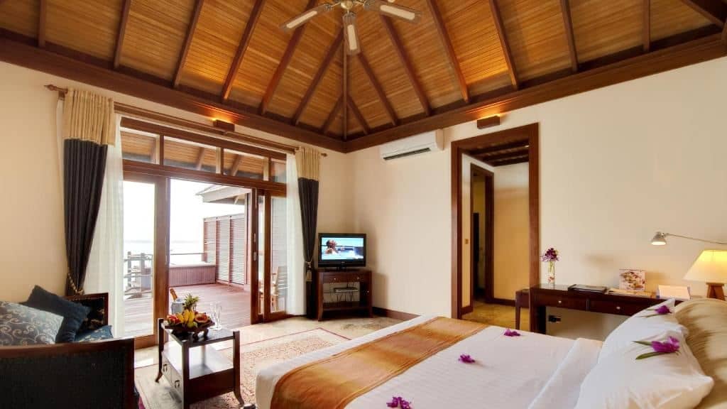 rooms-water-villa