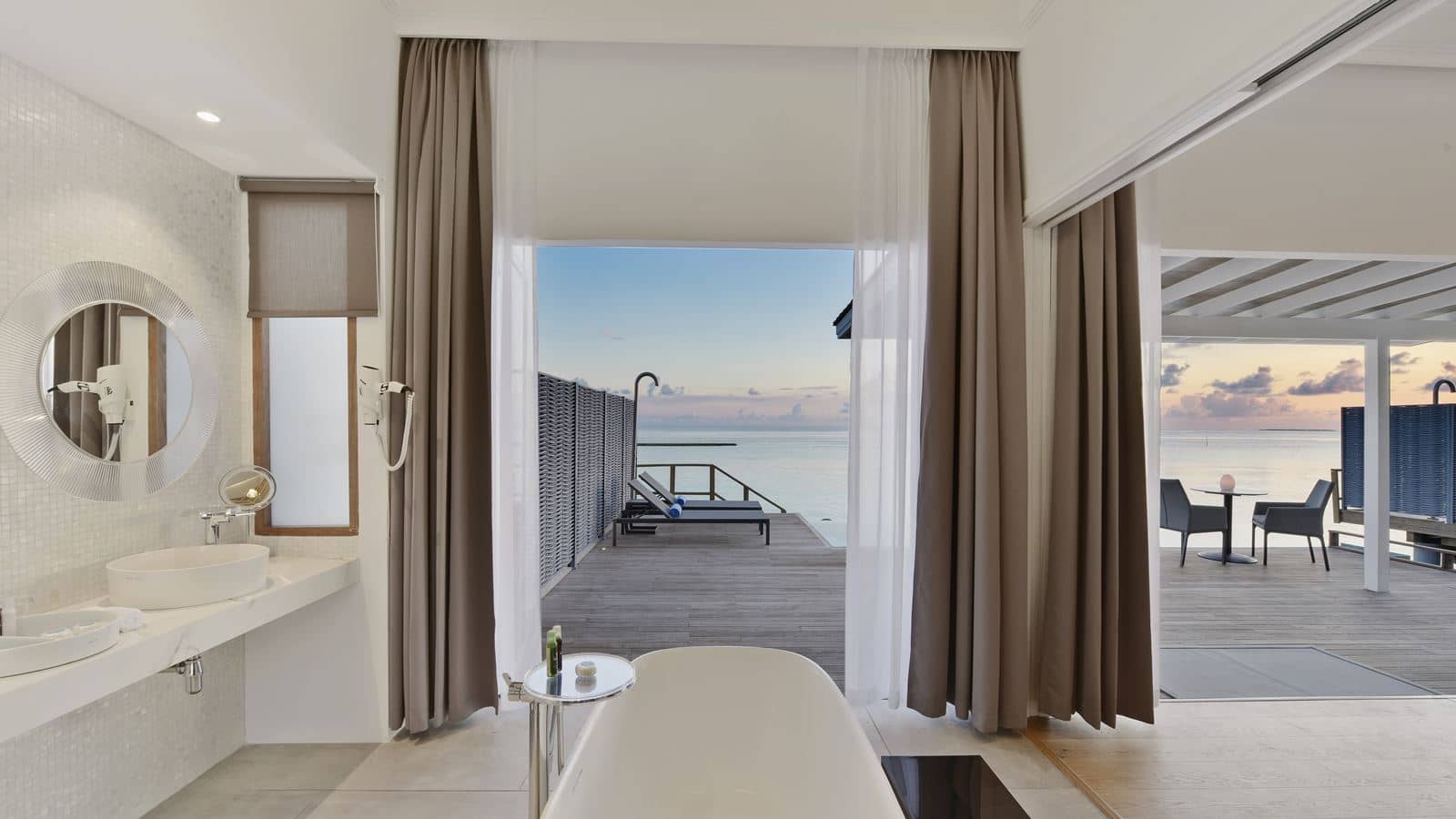 rooms-thundi-water-villa-with-pool