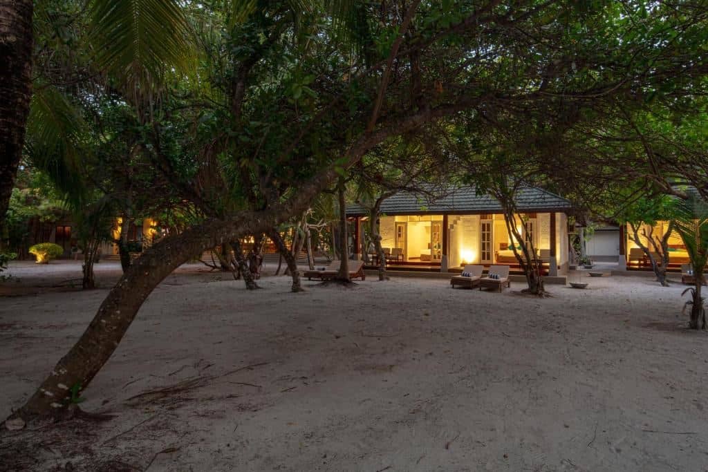 rooms-jacuzzi-beach-villas