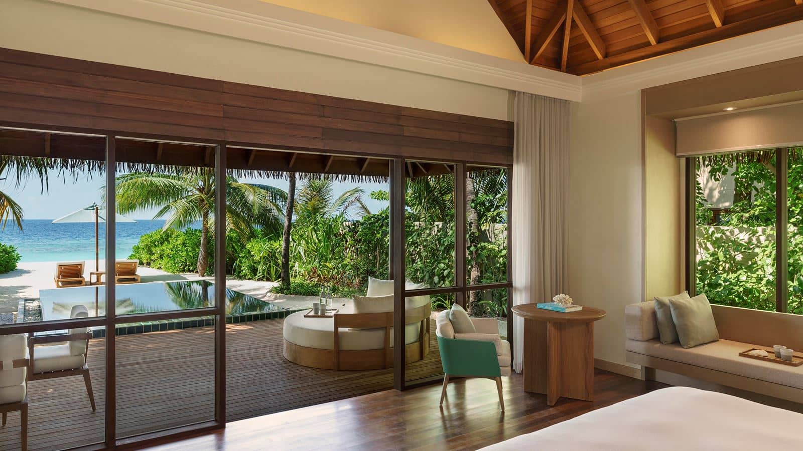 rooms-deluxe-beach-bungalow-with-pool