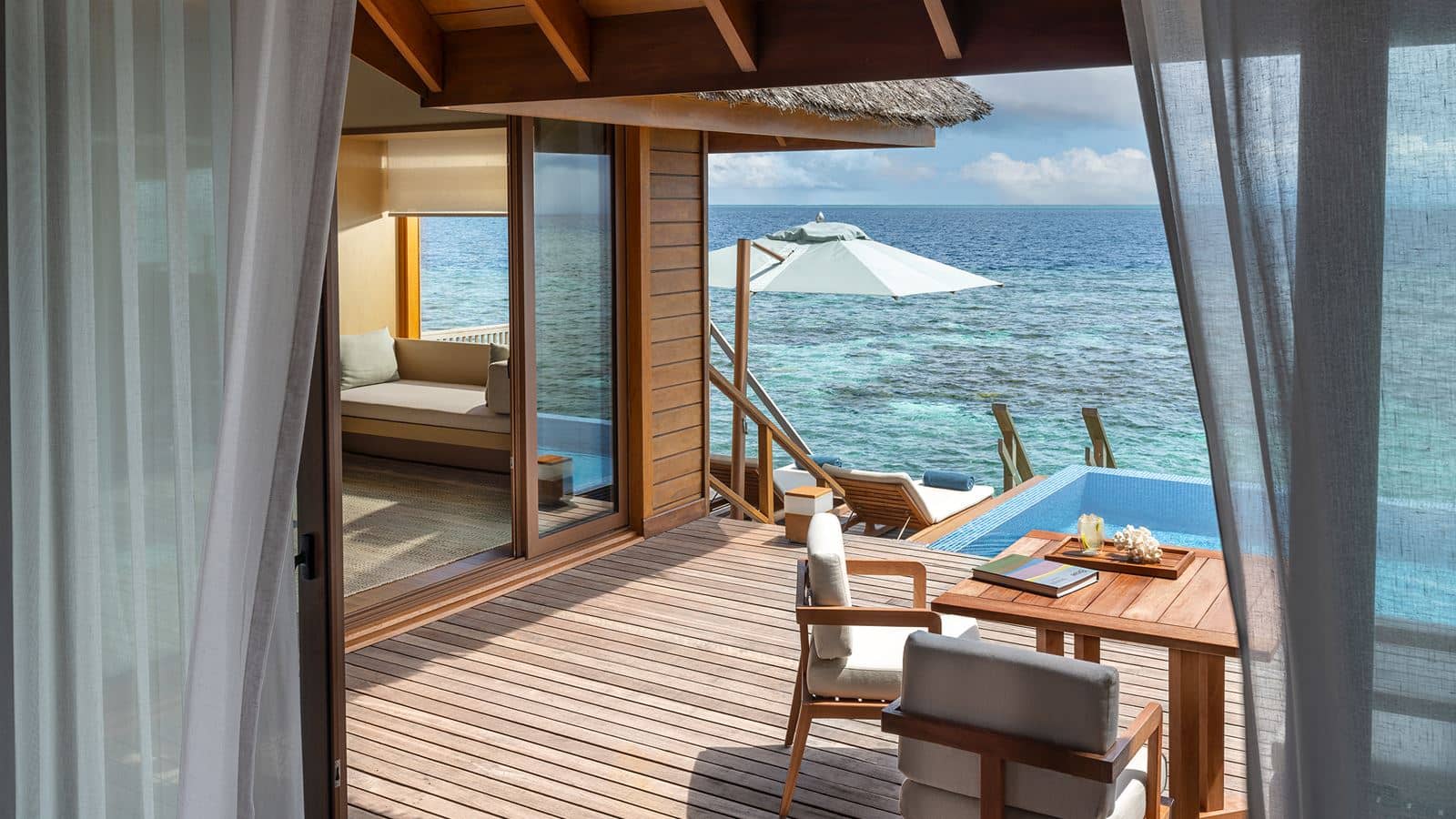 rooms-ocean-bungalow-with-pool