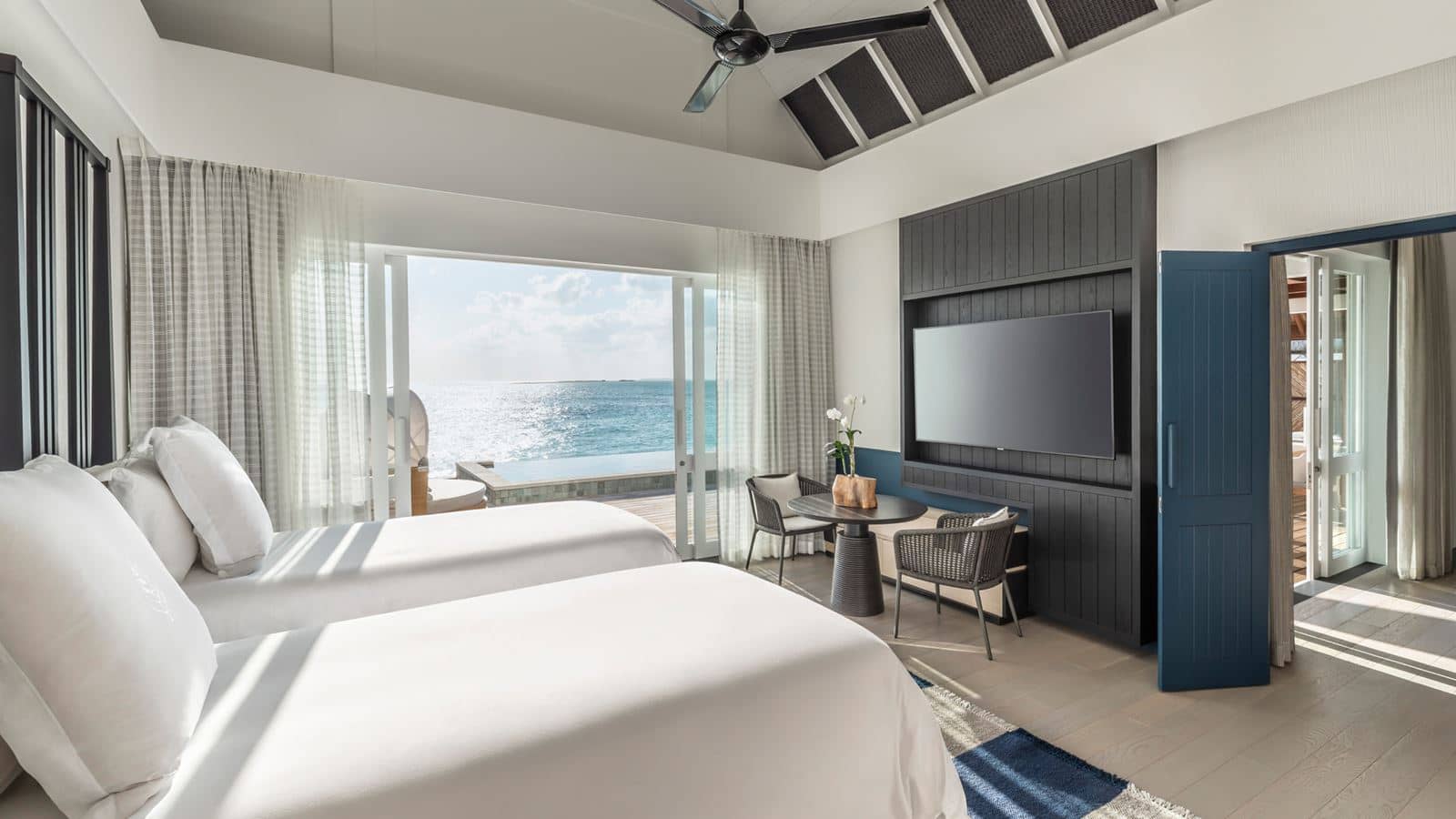 rooms-twobedroom-water-suite