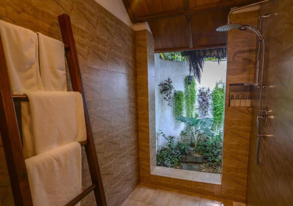 rooms-deluxe-beach-bungalow