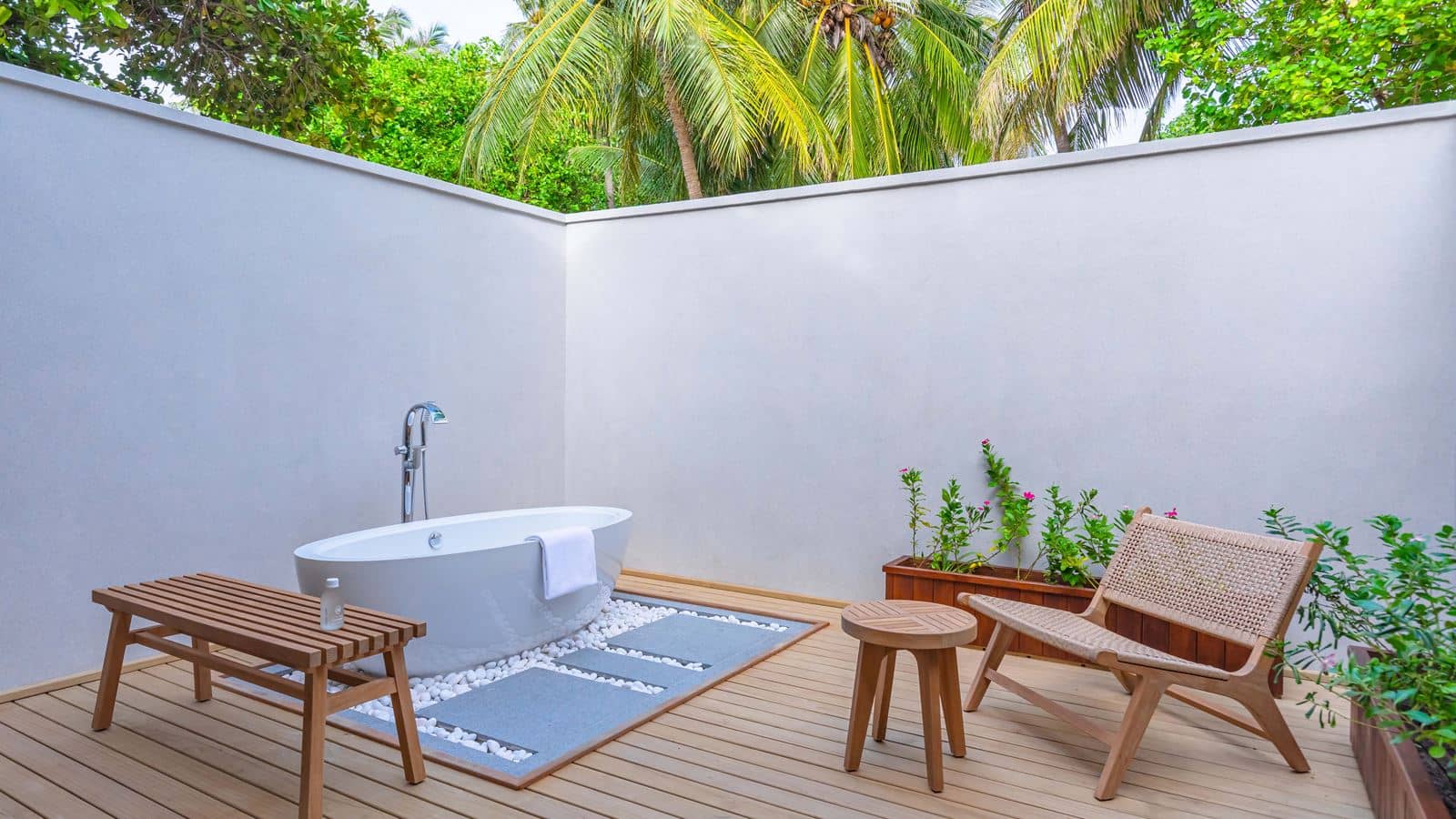 rooms-beach-pool-villa