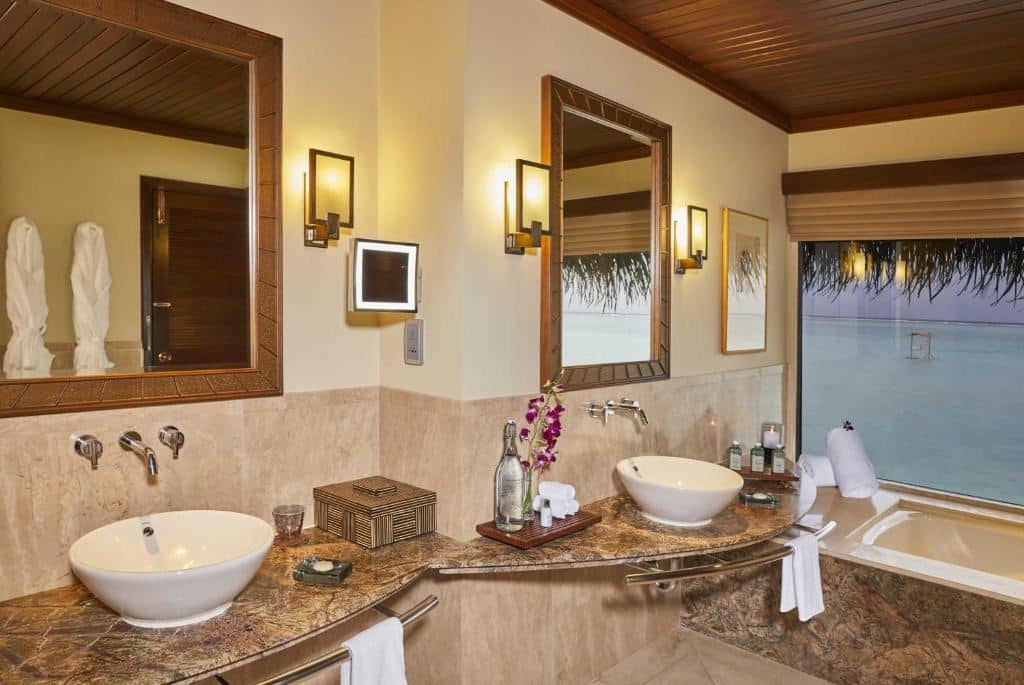 rooms-lagoon-villa