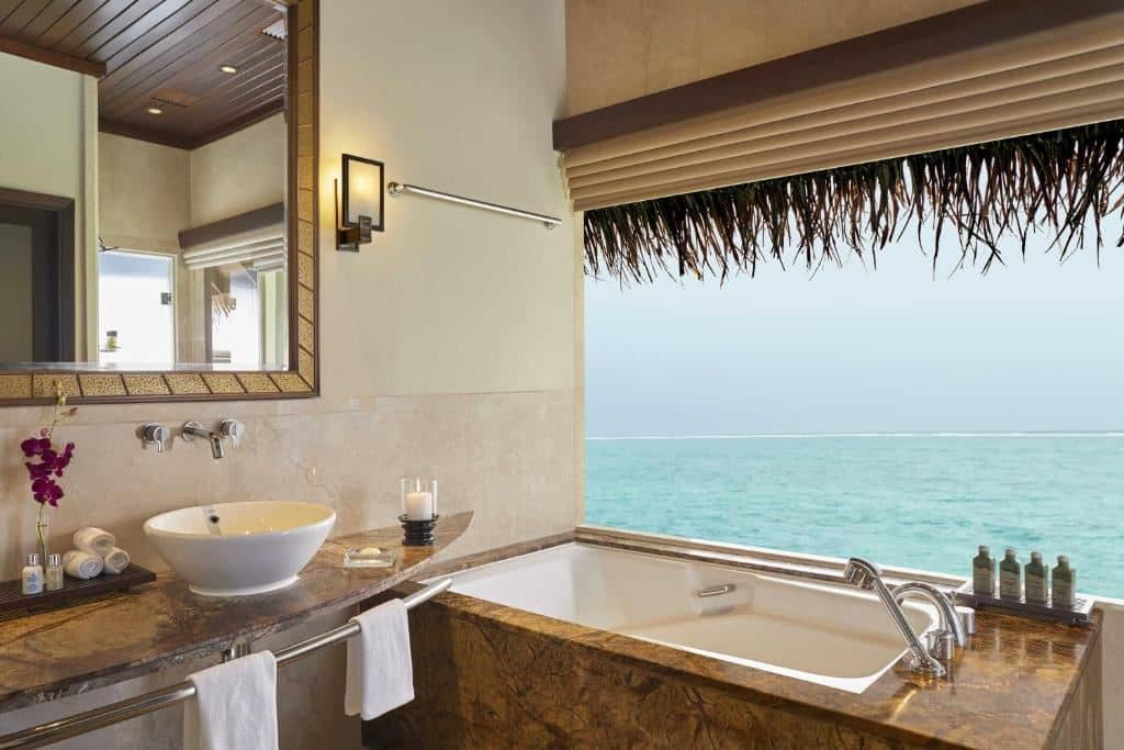rooms-deluxe-lagoon-villa-with-pool