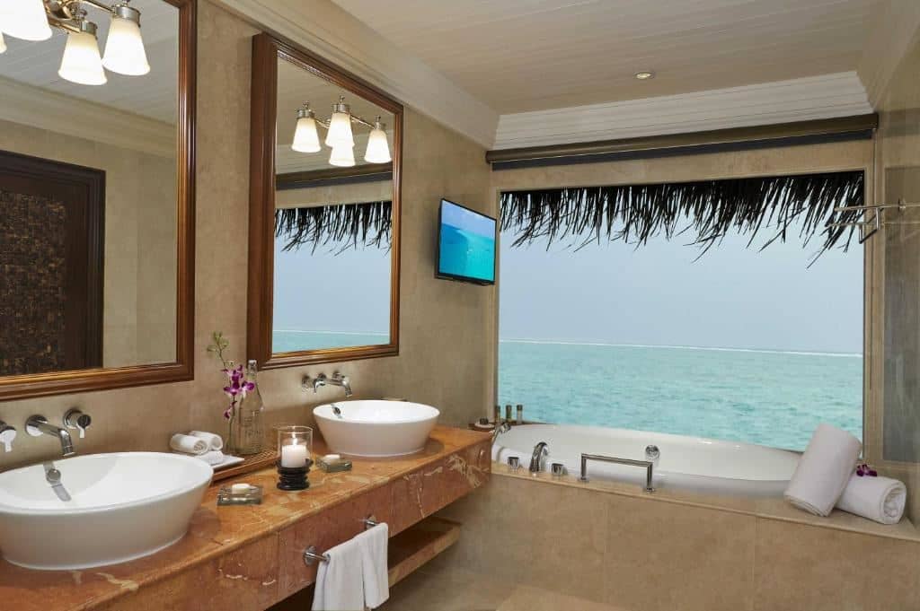 rooms-one-bedroom-ocean-suite-with-pool