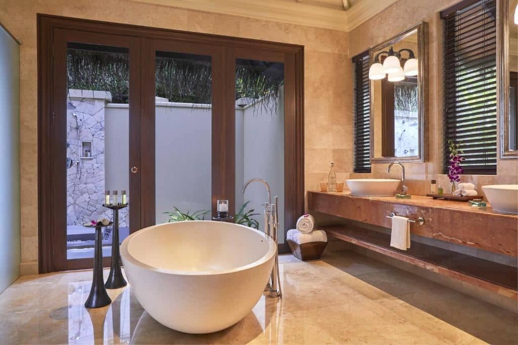 rooms-one-bedroom-beach-suite-with-pool