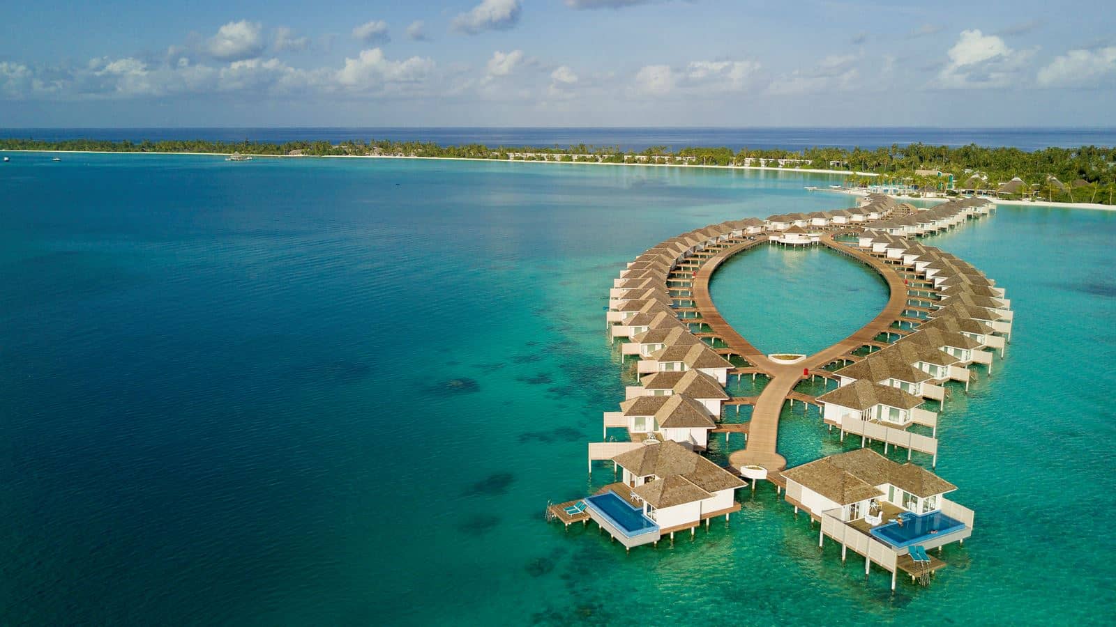 rooms-sunset-aqua-pool-suite