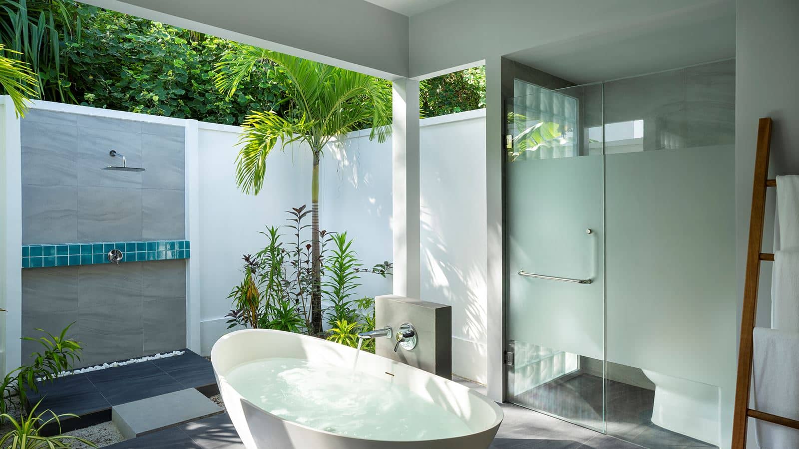 rooms-beach-suite-with-pool