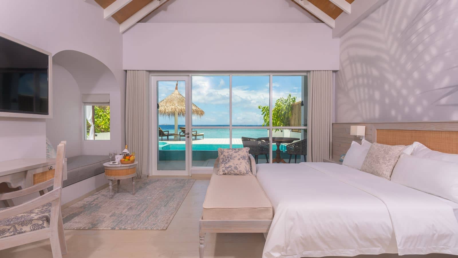 rooms-sunrise-beach-pool-villa