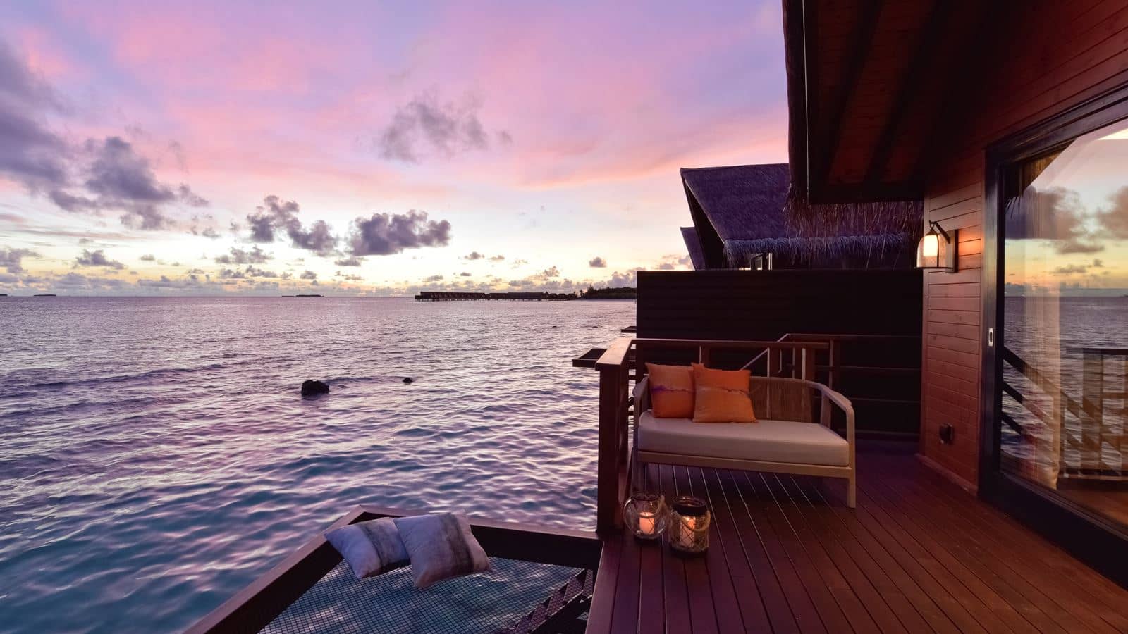 rooms-lagoon-water-villa