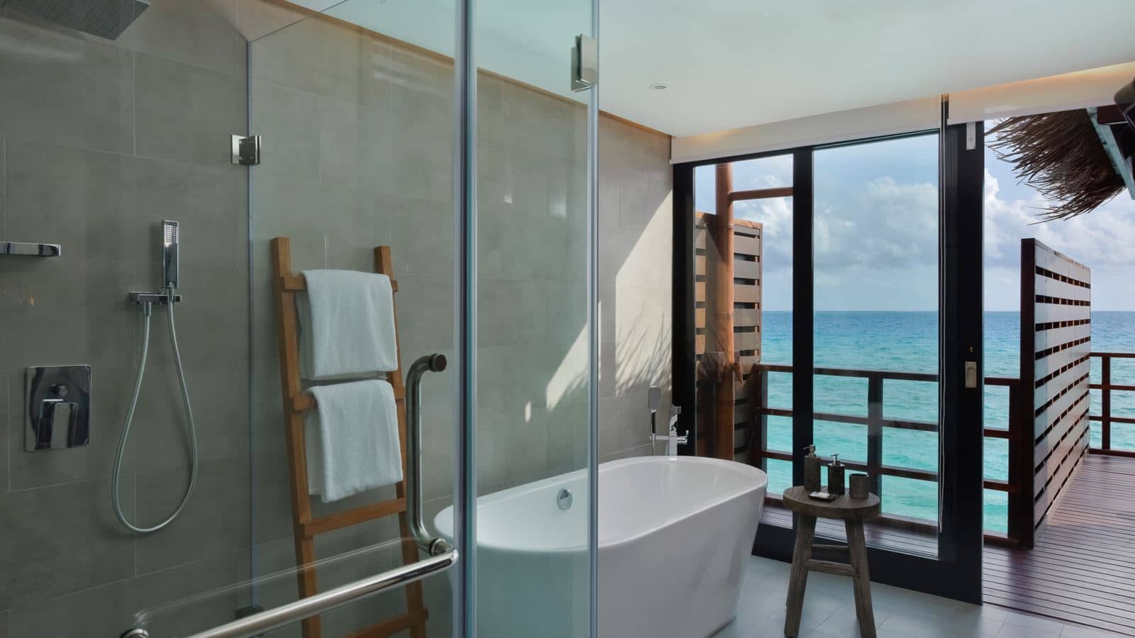 rooms-pool-water-villa