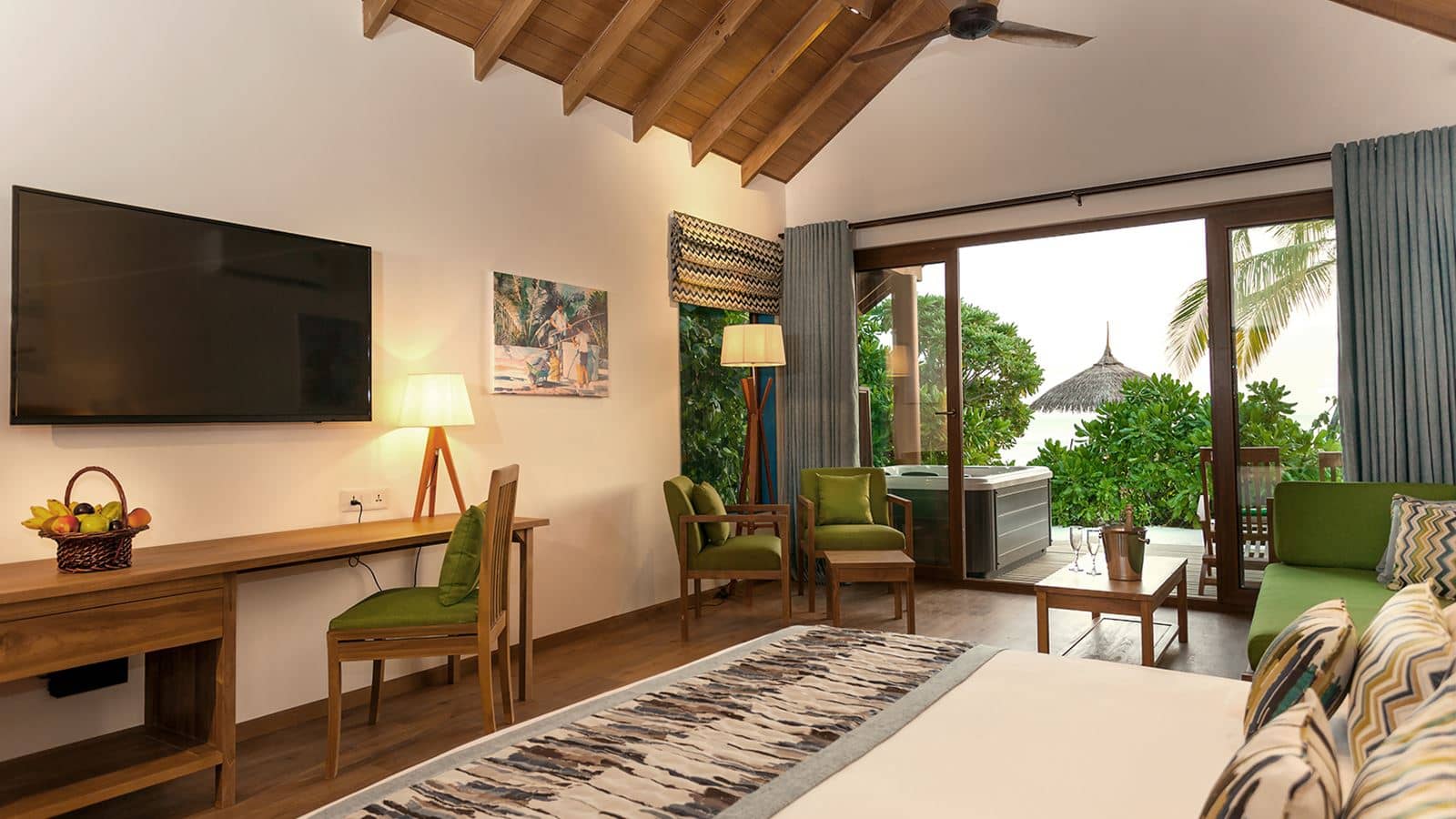 rooms-deluxe-jacuzzi-beach-villa