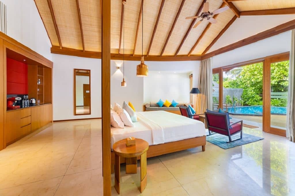 rooms-beach-pool-villa-with-jacuzzi
