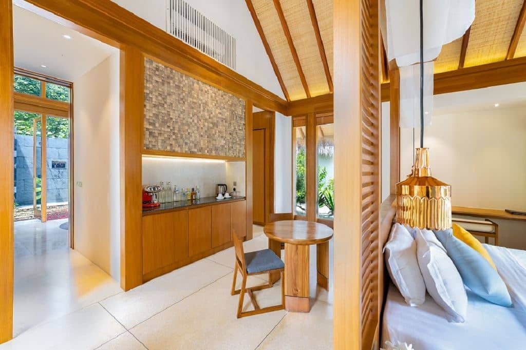 rooms-beach-pool-villa