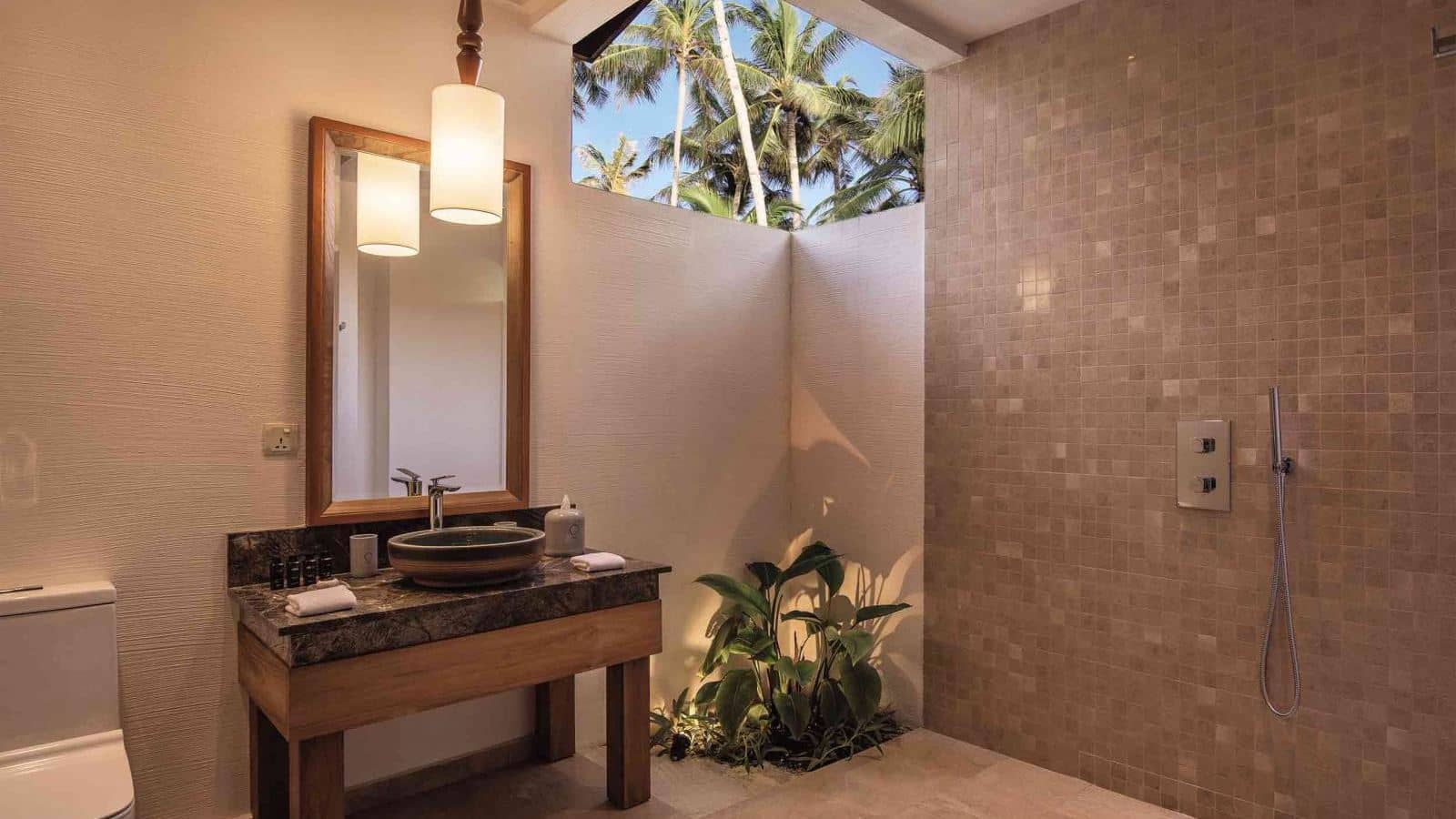 rooms-2-bedroom-beach-pool-suite